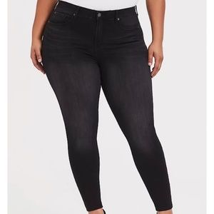 NWT Torrid Sky High Skinny Jeans - black wash